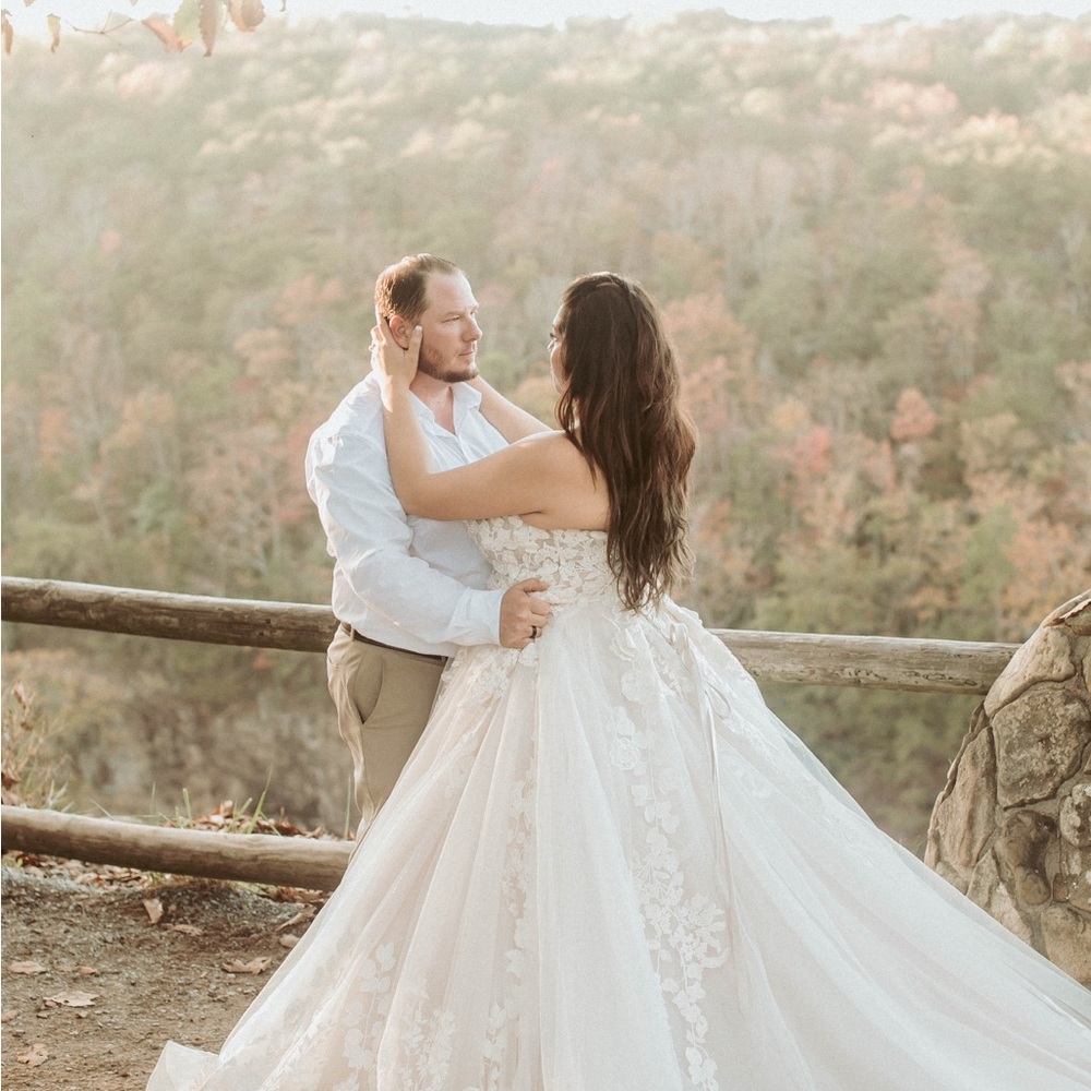 Elegant White Lace Wedding Dress